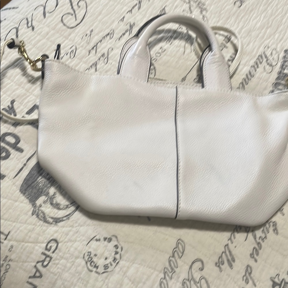 Elegant White Leather Handbag - Picture 2 of 3